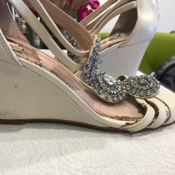 Vince Camuto White Wedges (Extremely worn) - Picture 3 of 9